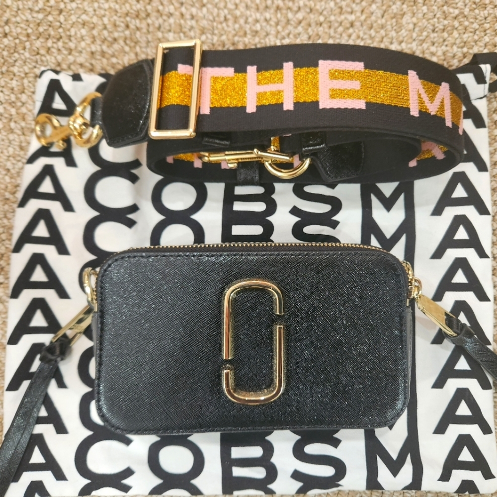 Marc Jacobs snapshot black bag w/ strap and dust bag